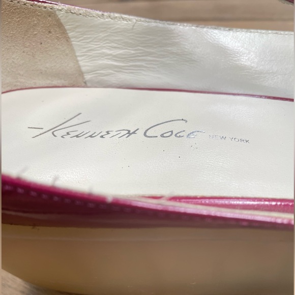 Patent leather dark fuschia, t-bar sandals. - Picture 5 of 6